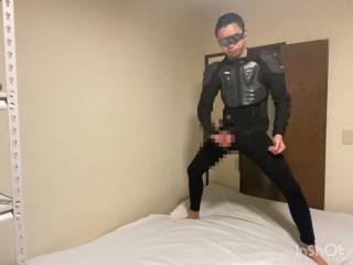 ガニ股オナニー