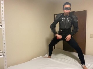 ガニ股オナニー