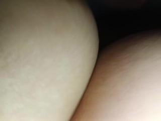 Le chupan los pezones a mis esposa hasta que se viene