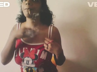 COOL GIRL SEXY BROWN SKIN GIVE HUGE COCK A BLOW JOB