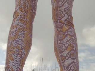 久しぶりの野外放尿💦お尻とおまんこ冷たかった😂