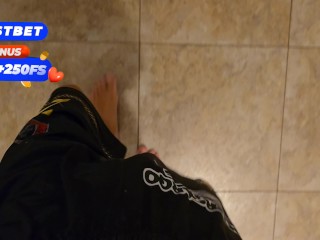 POV - Mi hermanastra se queda atrapada en el lavarropas y aprovecho para darle verga