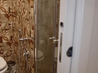 A CASA HO TROVATO LA MATRIGNA IN DOCCIA | DIALOGO IN ITALIANO - SBORRATA E GEMITI CON SEGA INFINITA