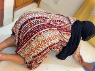 Egypt Beautiful Big Ass Curvy Muslim Hot Stepmom Stuck under Bed Then She want Anal fuck from me!