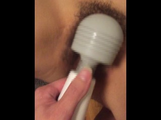 【痙攣逝き必須】結婚初期に３ヶ月ほどレスが続き 超発情期の変態妻が甘えて鼻息荒く責めてきたので大好きな電マ責めを使い布ソファーの上で大量失禁させた