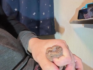 4K60pの超高画質で包茎チンポの皮オナニー