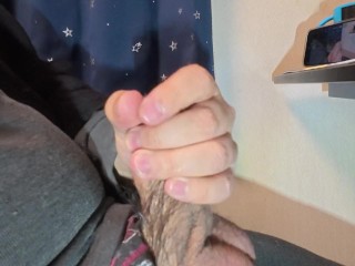 4K60pの超高画質で包茎チンポの皮オナニー