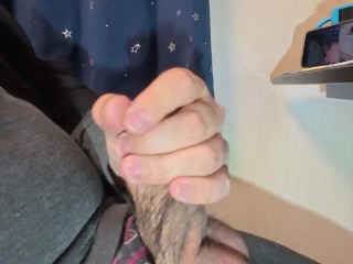 4K60pの超高画質で包茎チンポの皮オナニー