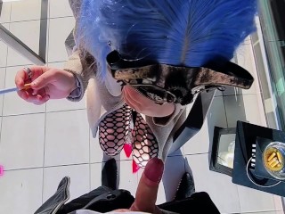 Coquine Française suce et fume une cigarette sur le balcon smoking fétish-Clara Ose