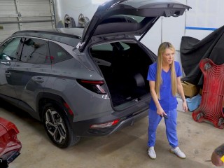 Roadside - Ashley Tee Gets Her Car And Her Pussy Worked On