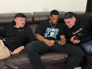 Double penetration to real amateur teen between three friends