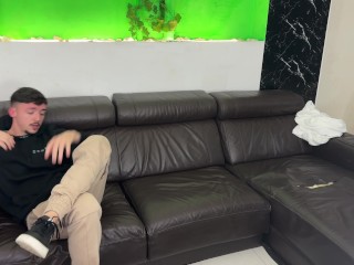 Double penetration to real amateur teen between three friends