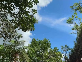 ME CORRO! Que rico se humedecen mis dedos con el cum de mi novia en el río