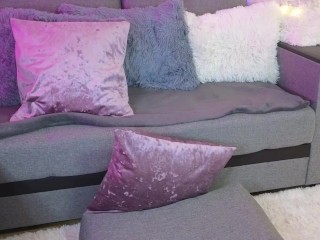 Naughty Lyanna seduces you by showing the soles of her feet so you can ejaculate on them