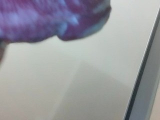 Er wollte ein Bad nehmen, beschloss aber, etwas Spaß zu haben