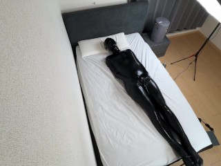 Escape game with blindfolded vacuum restraints💜