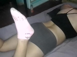 Otra toma: Medi mueve la cola con su short ajustado