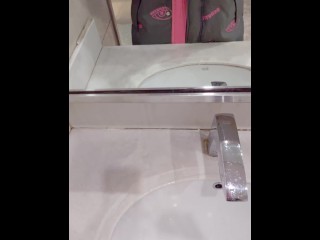 [LUMI_053] 地铁卫生间打胶