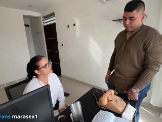 ME FOLLE A LA SECRETARIA DE CULO GRANDE CON LA QUE TODA LA OFICINA FANTASEA