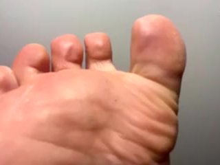 PIEDI PICCOLI TETTE GRANDI