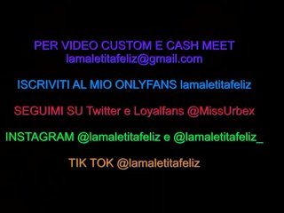 PIEDI PICCOLI TETTE GRANDI