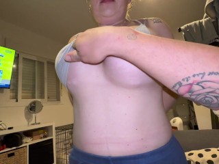 Busty mature woman snacks on a cock and then rides on it, tasting the glass