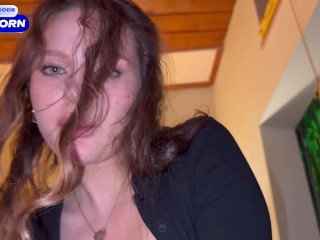 POV: Сводная сестра поставила свою задницу на кон и проиграла. Это ее первый анал.