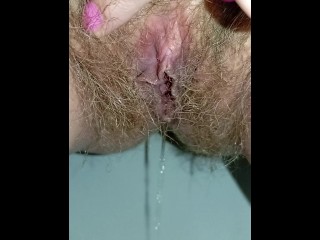 How does a woman pee? Watch that hairy pissing pussy in the toilet | Up close POV