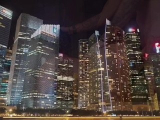 This exchange... these looks... this connection... What a delightful encounter with Laura Nunes...