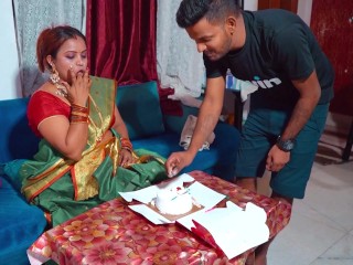 Indian bhabhi seduced by her naughty servant in the hot night