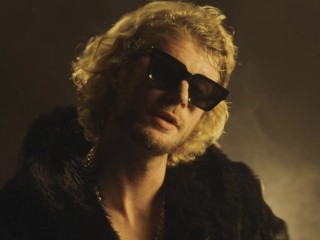 White stud takes you on an emotional POV ride with 3 pawgs