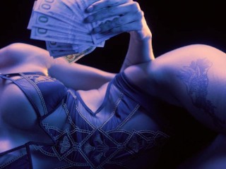 White stud takes you on an emotional POV ride with 3 pawgs