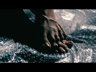 Explosión de placer: Jugando con papel de burbujas bajo mis pies 🫧👣