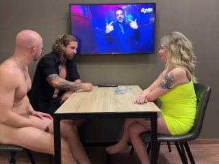 Проиграла в бутылочку? –Получай бутылку в пизду, и два члена в рот, МЖМ с сисястой Lola Lolipops