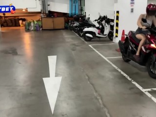 Girl thanked a Stranger for Help by letting him Creampie her