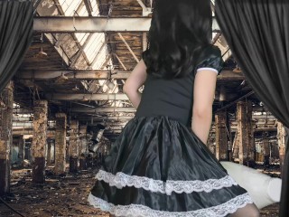 HENTAI Aibu。廃墟。メイド。枕でオナニー。