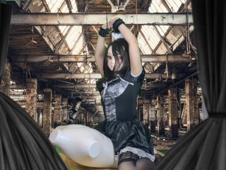 HENTAI Aibu。廃墟。メイド。マネキンでオナニー。