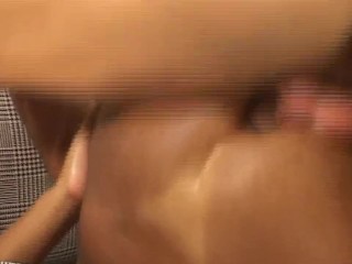 Sandy Riovogliosa si fa scopare la figa e il culo da due cazzi