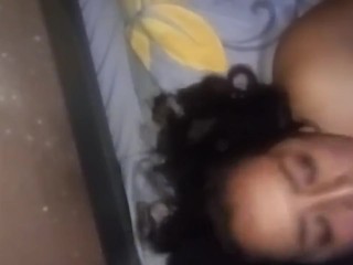 Esposa putita juega con dildo y chupa verga