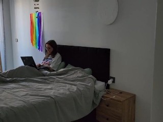 She didn't even notice how I came on her back while I was doing Massage!