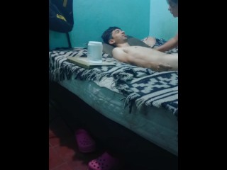 Masaje de Medi: Placer para un chico flaquito