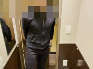 【既婚リーマン】ネットカフェでオナホ相手に腰振りセックスを堪能！中出し！！