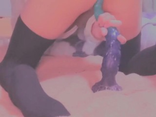 指でアナニーをしていたけど指では物足りなくなったので触手ディルドを根元まで挿入