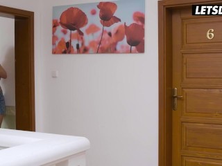 Atlantis Deep Gets Her Australian Pussy Stretched By Big Cock - HORNY HOSTEL