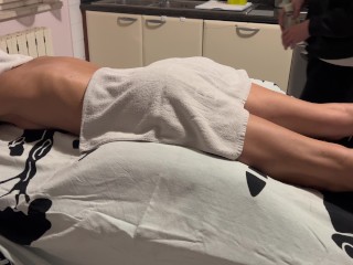 OIL MASSAGE MASTER KNOWS HOW TO MAKE HER CUM HARD