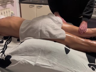 OIL MASSAGE MASTER KNOWS HOW TO MAKE HER CUM HARD