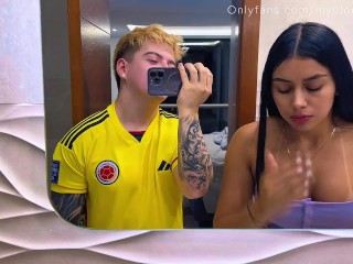 En casa con mi hermanastra mirando NETFLIX termina en una buena follada