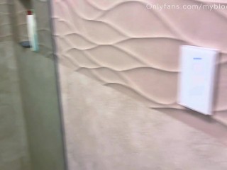 En casa con mi hermanastra mirando NETFLIX termina en una buena follada