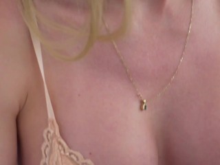 Mei Cornejo- Gia Itzel me abre las piernas y se corre en mi panocha