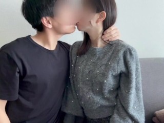 【個人撮影】休日のデート前におうちのソファでキスをして後ろから美乳おっぱいを揉みしだく素人カップルの動画♡ ／Japanese amateur hentai